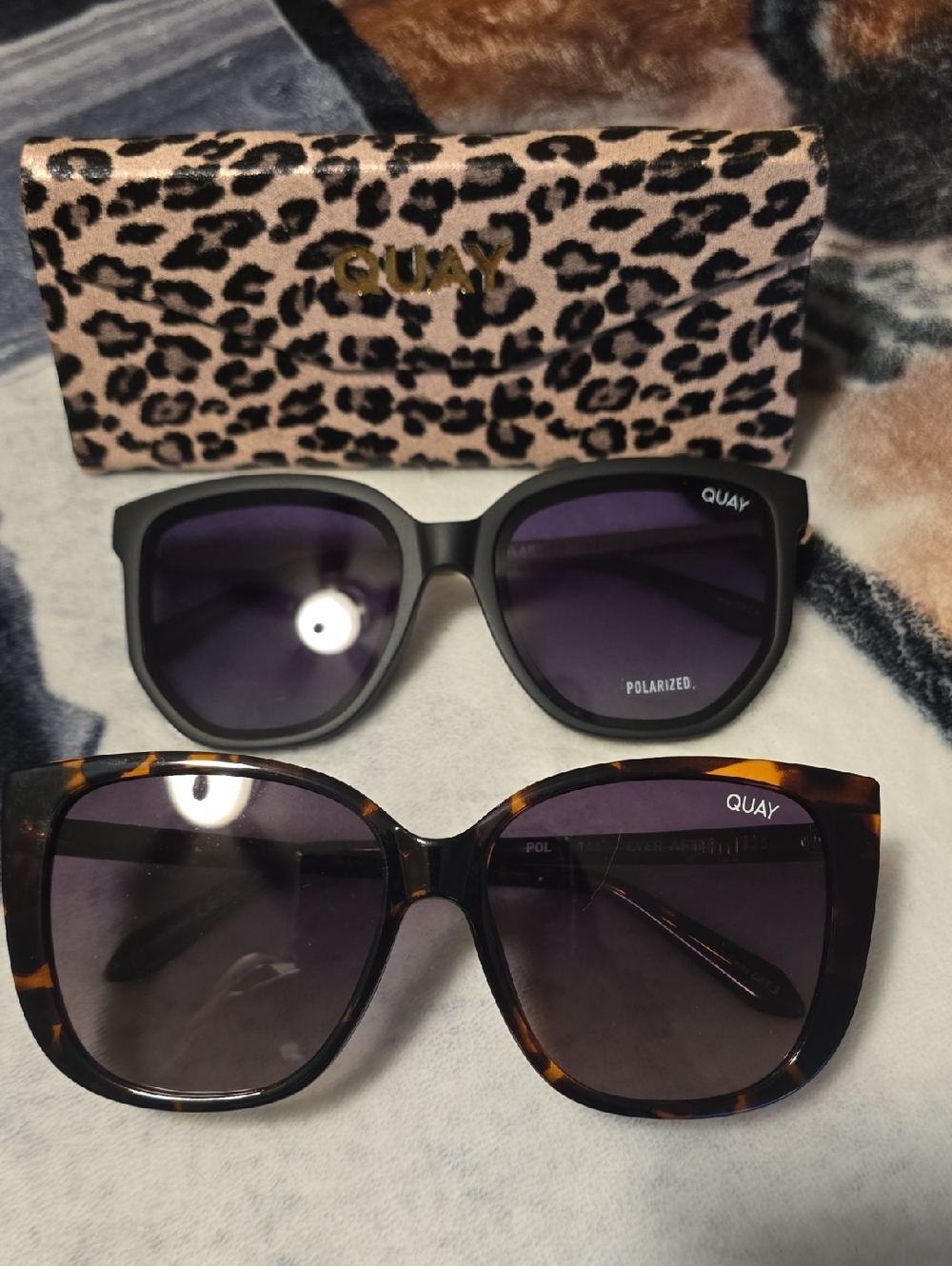 2 pair Quay Polarized Sunglasses - Black & Tortoiseshell with case that hold 2